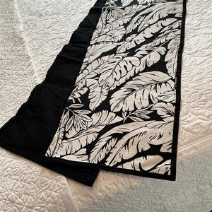 Pottery Barn Black and White Banana Leaf Table Runner
